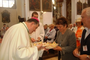 Bohoslužba s kardinálem Dominikem Dukou v Hradci Králové