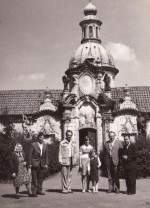 Varhaníci za manuálem kůru bělohorského poutního kostela